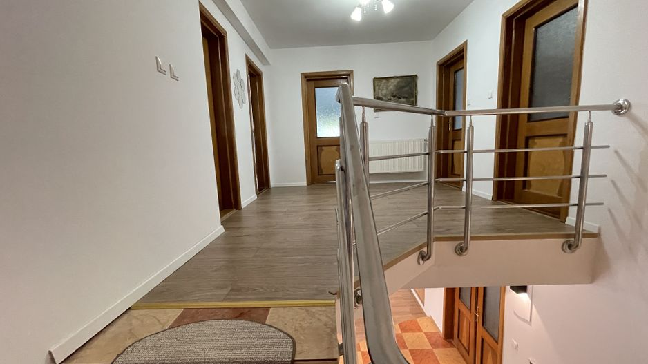 Casa spatioasa cu spatiu de relaxare-zona Blascovici - Poză 14
