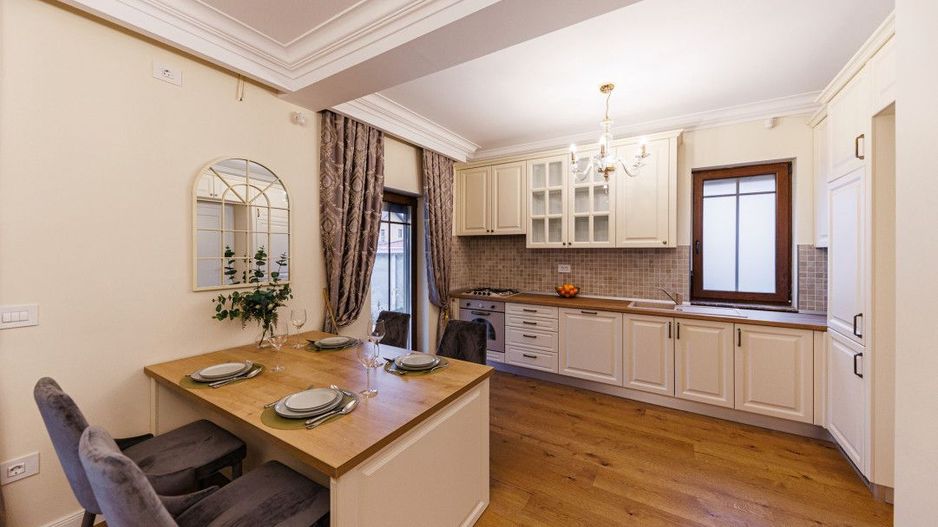 Casa de Lux cu Design Clasic și Piscină la limita dintre Timișoara și Dumbrăvița - Poză 5