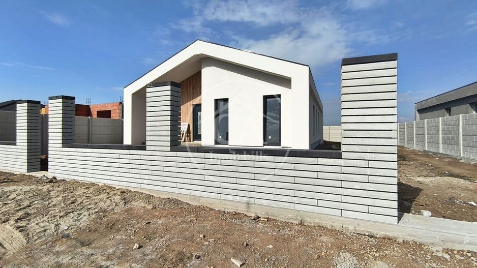 Casa de vanzare cu 4 camere in Santandrei, Bihor - Poză 1