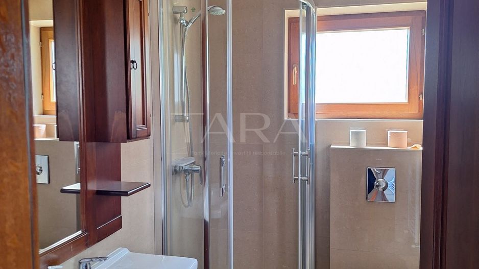 Casa deosebită în Europa – stil clasic, terase și grădină amenajata - Poză 7