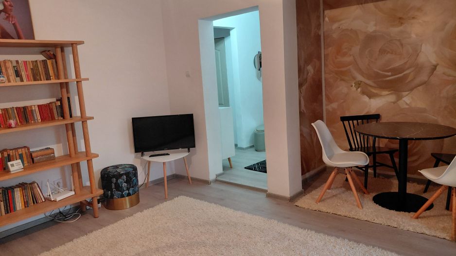De inch iriat apartament 2 cam dec – Zona Baia Comunală, parter - Poză 3