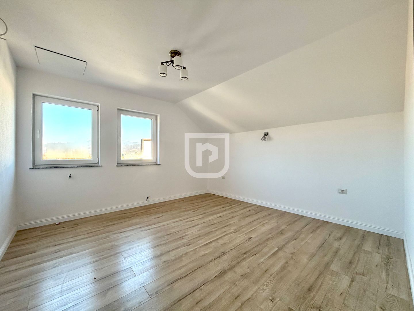 Casa noua Gura Humorului - 4 dormitoare, curte amenajata - Poză 7