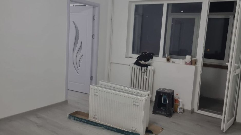 Vand apartament 3 camere - Poză 2