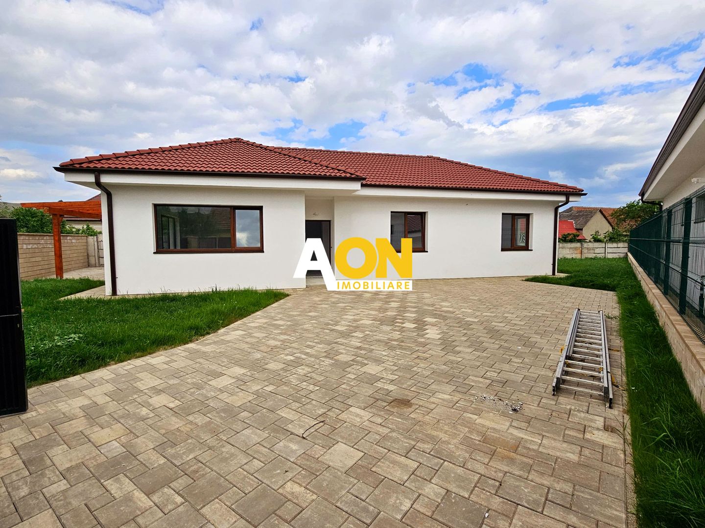 Casa semifinisata, 4 camere, 393 mp teren,  Barabant - Poză 1