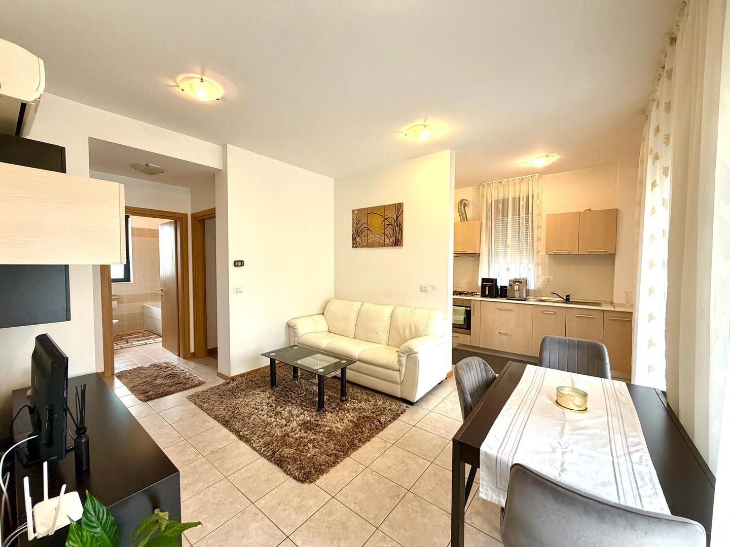 Apartament 3 camere - etaj 1 - mobilat - Dumbravita - Poză 1