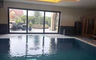 Vila deosebita cu piscina interioară - Poză 4