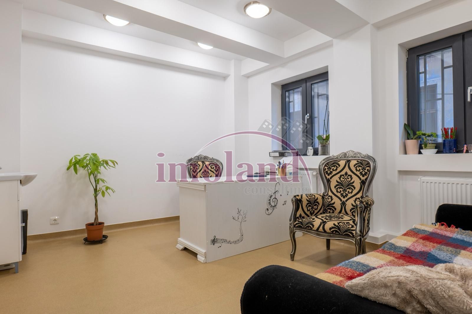 Casa individuala de vanzare 5 camere Dacia - Poză 2