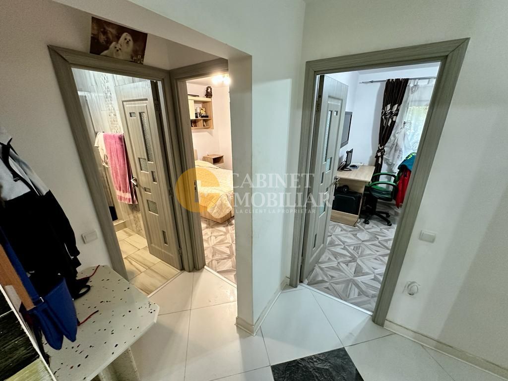 Apartament cu 4 Camere Decomandat - Parter Inalt - Zona Nicolina-Frumoasa - Poză 5