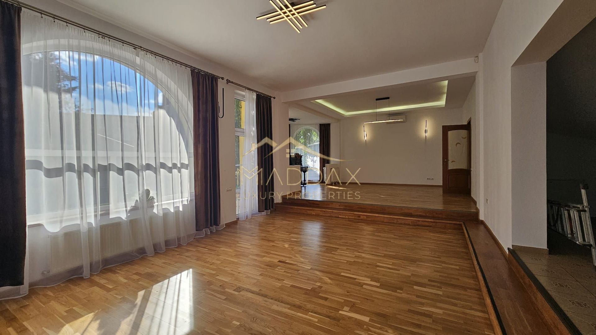 Vila Individuala 7 camere*Piscina*Teren 1000 mp / 8 parcari// Erou Iancu Nicolae - Poză 5
