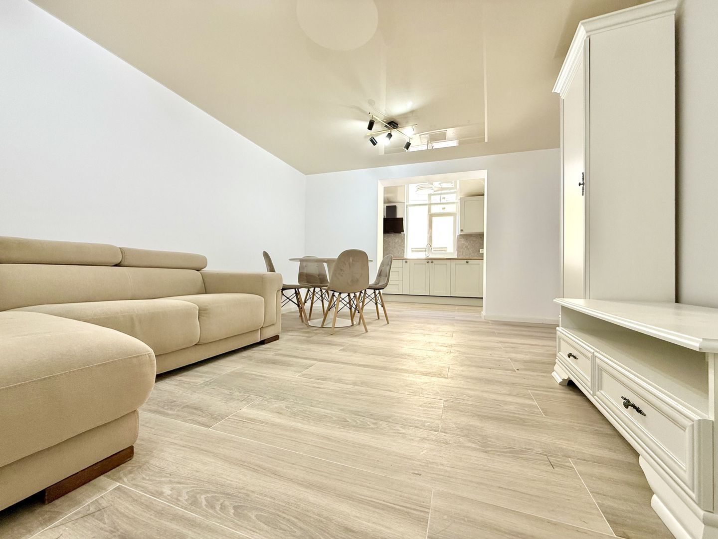 Casă premium de închiriat – Dumbrăvița - zona centrală - Poză 10