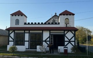 Casă de vânzare și spațiu comercial în Bivolari, centrul satului, la 36 km de Iași - Poză 1