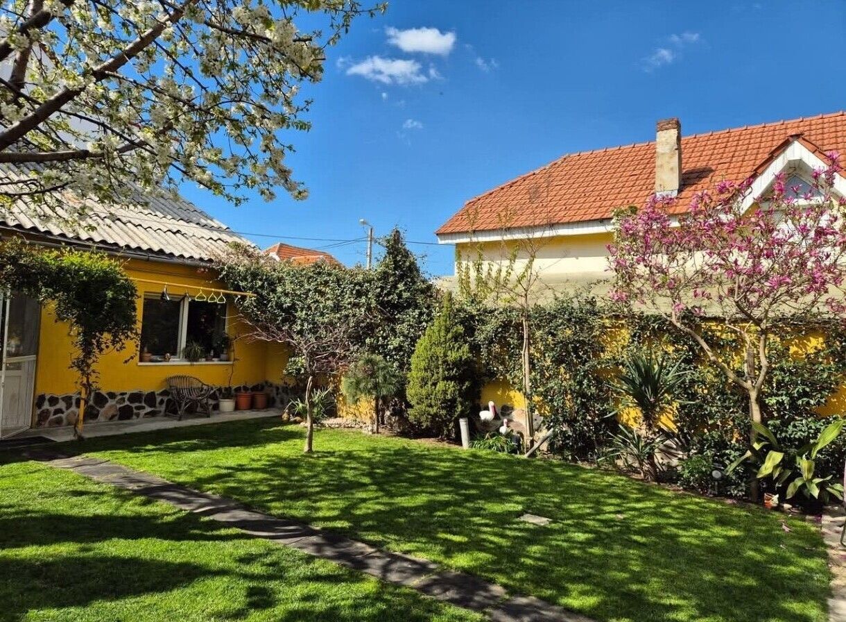 Casa in cartierul Nufarul - Poză 1