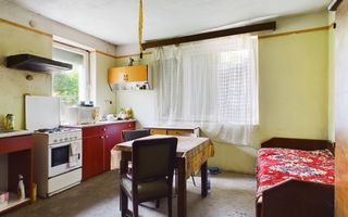 Casă cu teren generos la graniță cu România - Poză 1