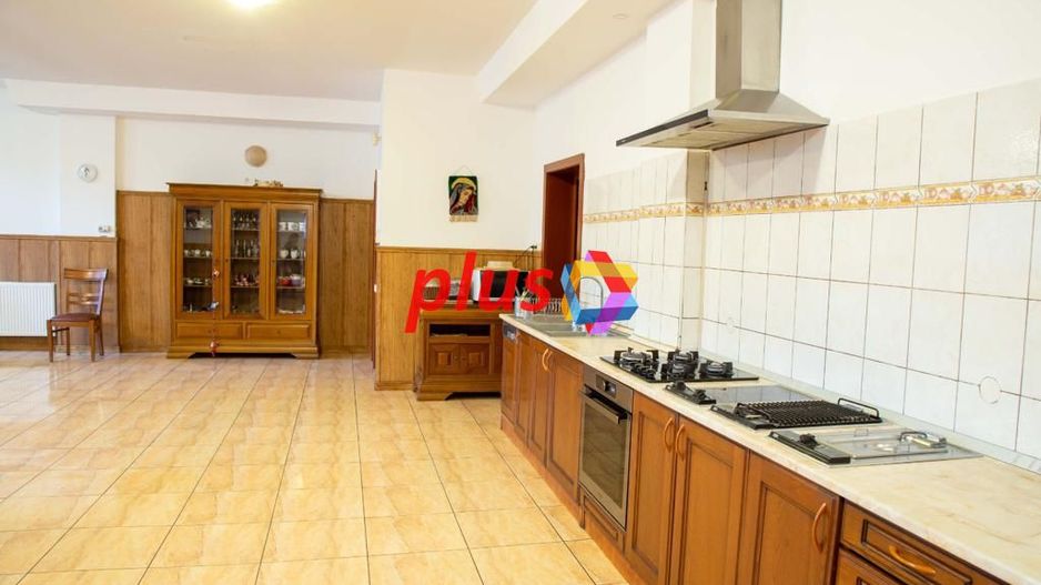 Conac cu piscina - 1810 mp - Poză 5