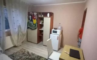 închiriez garsonieră zona piața Nicolina exact ca în poză - Poză 1