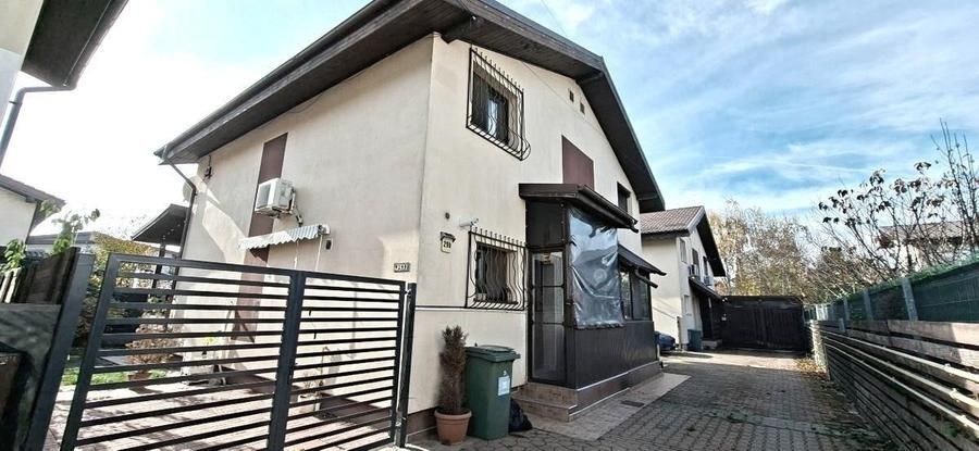 Vila Tunari, cartierul Scriitorilor, mobilata si utilata cu materiale premium - Poză 1