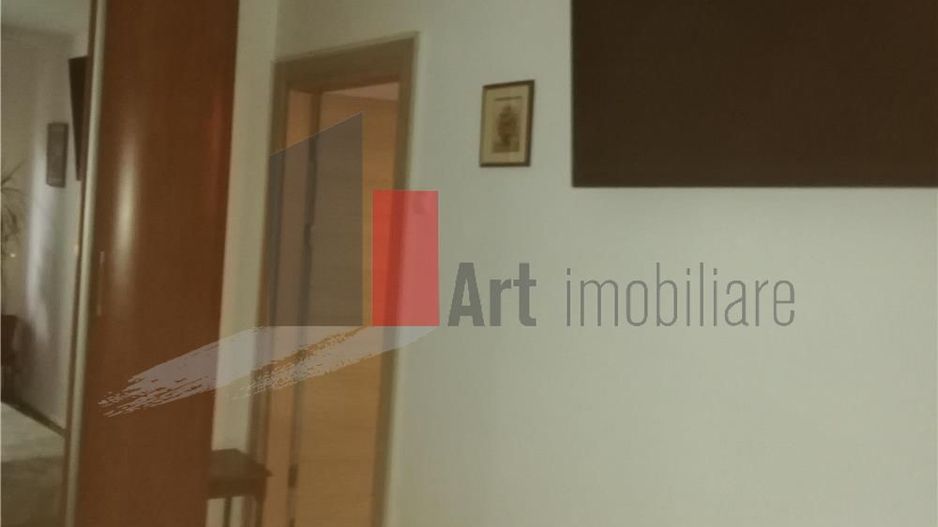 Vânzare apartament semidecomandat 4 camere cu centrală Bd. Obregia - Poză 1