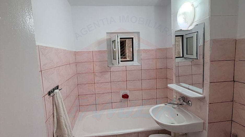 Inchiriere apartament 2 camere, Micro 21, parter, 50 mp, 1800 RON/Luna - Poză 4