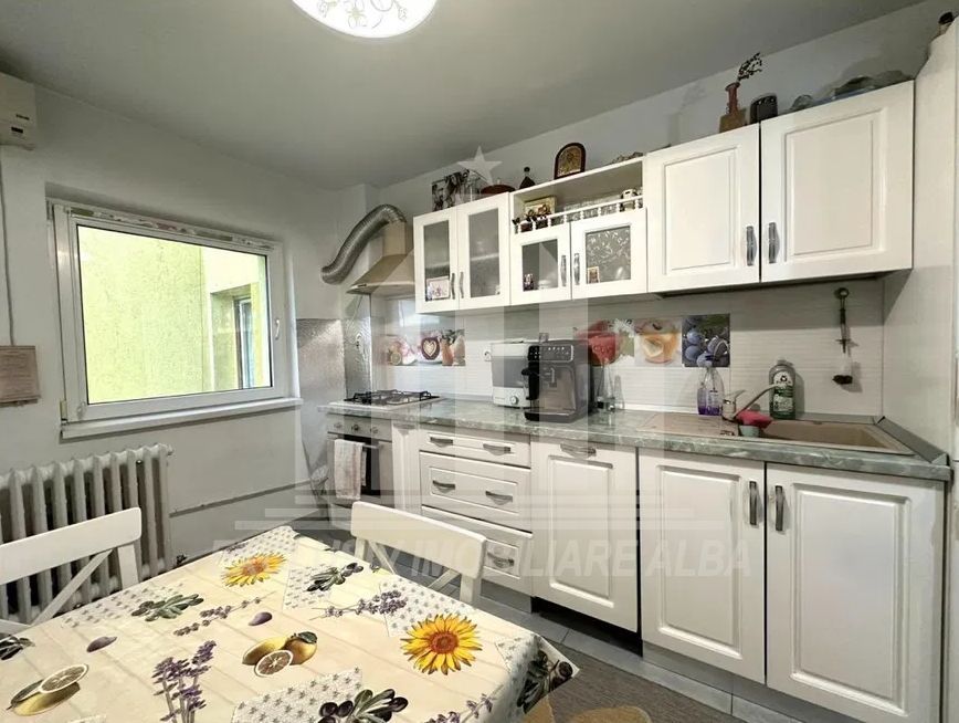 Apartament cu 3 camere decomandate, Cetate - Poză 4