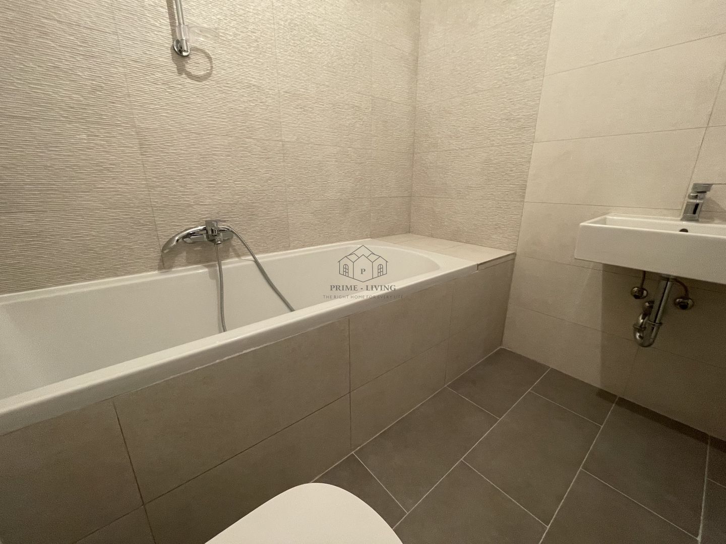 CASA NOU CONSTRUITA IN COMPLEX REZIDENTIAL LA VANZARE IN PIPERA - Poză 13