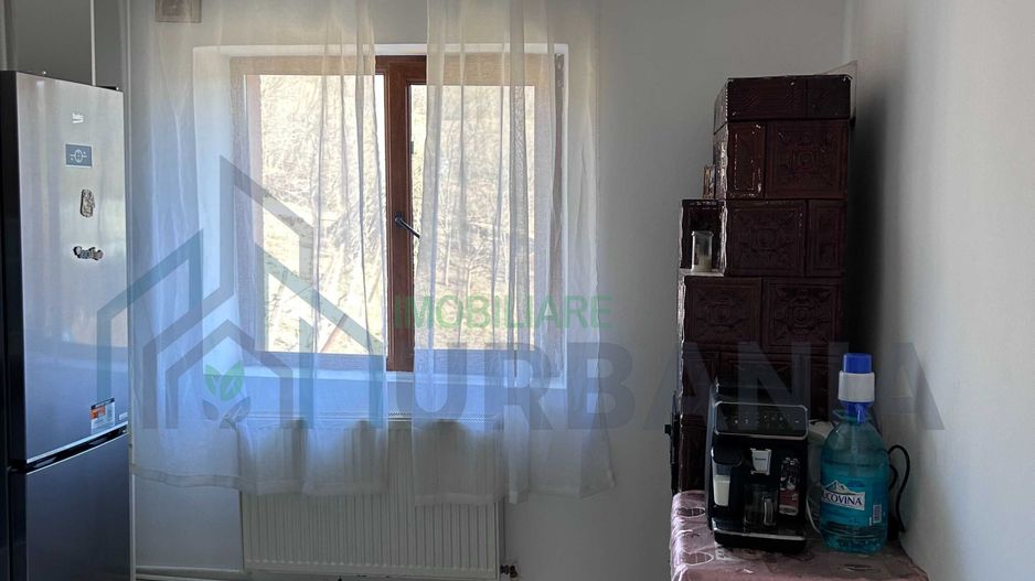 Casă modernă și spațioasă, 6400 mp teren, terase si garaj 389.000 € - Poză 8