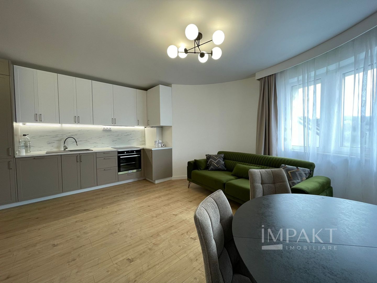 Apartament 3 camere, zona Europa, prima inchiriere - Poză 1