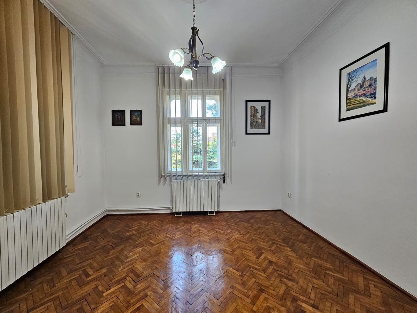 Casa eleganta cu tavane inalte si gradina superba - Poză 2