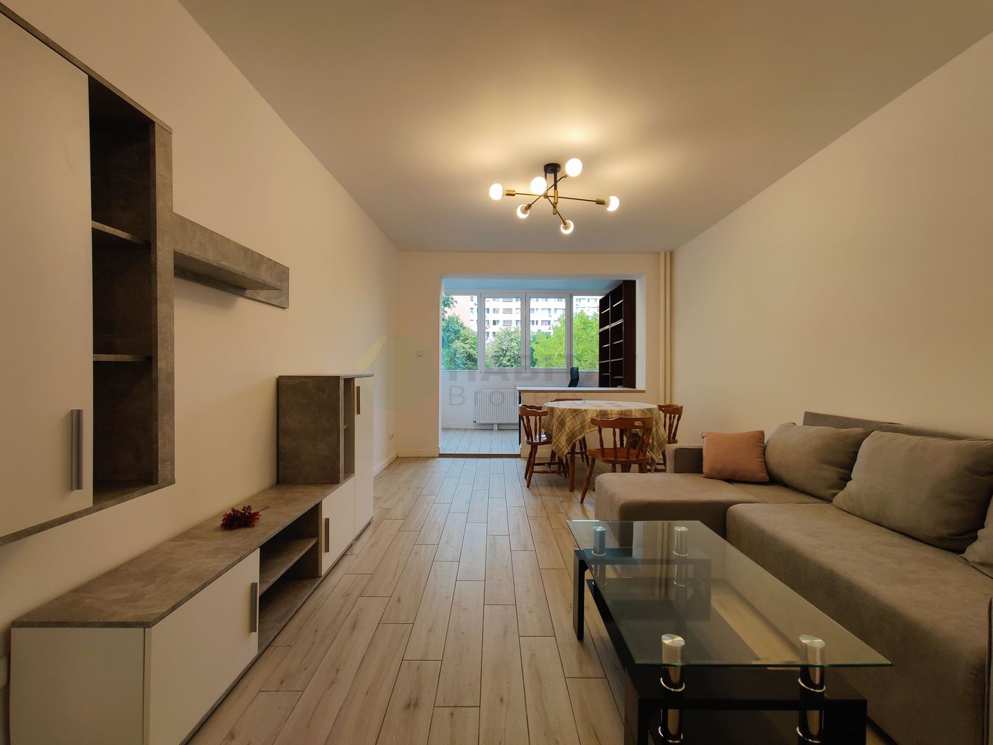 Prima inchirere,  strada Odobesti la intrarea in parc - Poză 1