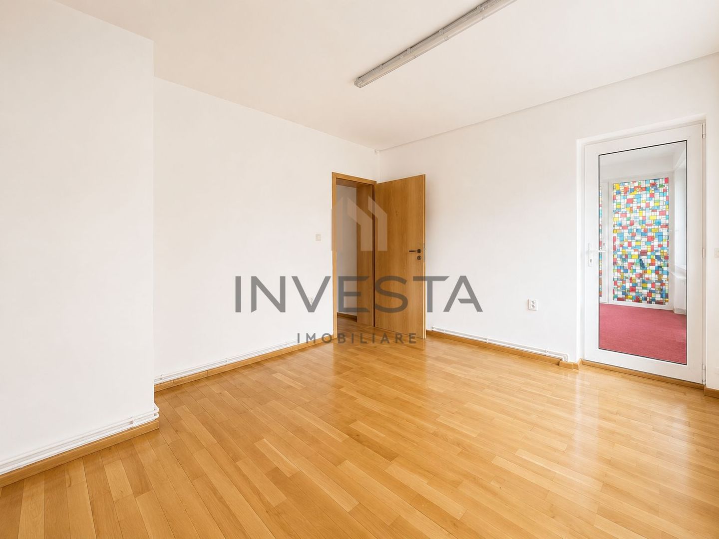 Vila spatioasa cu 15 camere de inchiriat in zona Andrei Muresanu - Poză 13