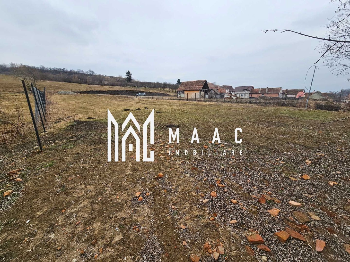 Teren de vânzare în Hamba | 1.740 mp | cu utilități și ieșire la râu - Poză 2