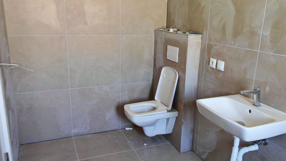 Casa individuala constructie NOUA Codlea,PARTER ,4 camere,curte 400 mp - Poză 6