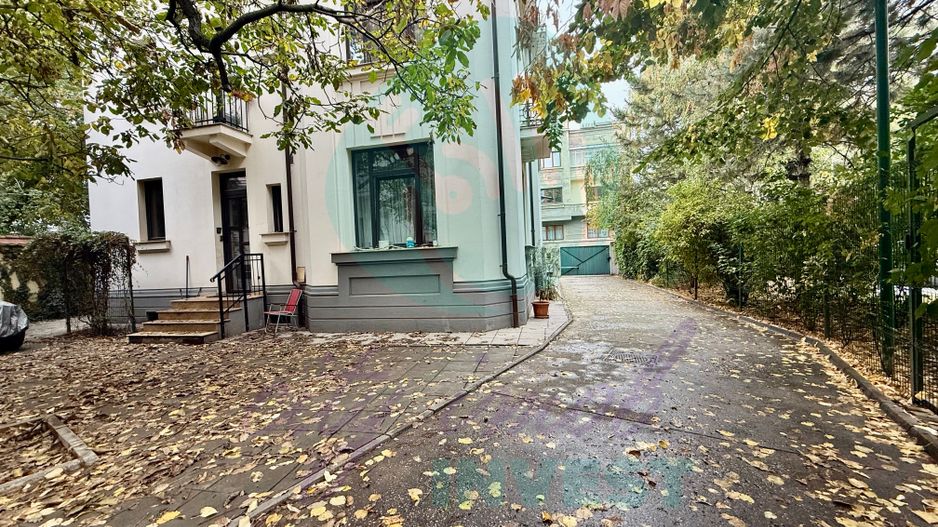 Proprietate cu farmec Art Deco în Cartierul Evreiesc cu multa verdeata - Poză 2