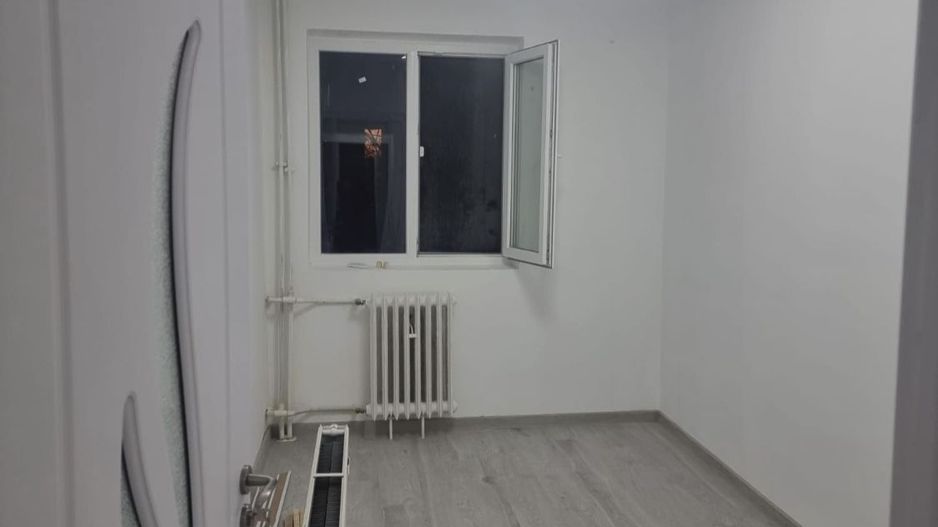 Vand apartament 3 camere - Poză 3