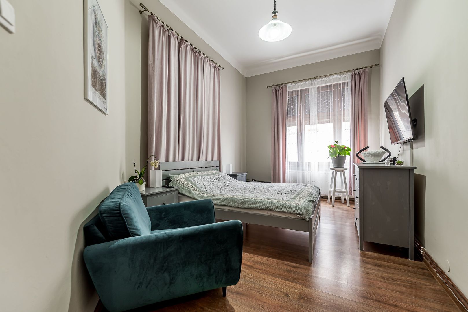 Apartament ultracentral cu 4 camere decomandat, etaj intermediar - Poză 4