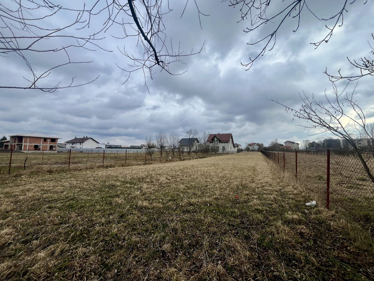 Teren Intravilan 2020 MP | Zonă Linistita | Radauti - Poză 3