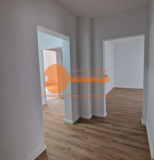 Apartament cu 3 camere in zona Nerva Traian - Poză 12