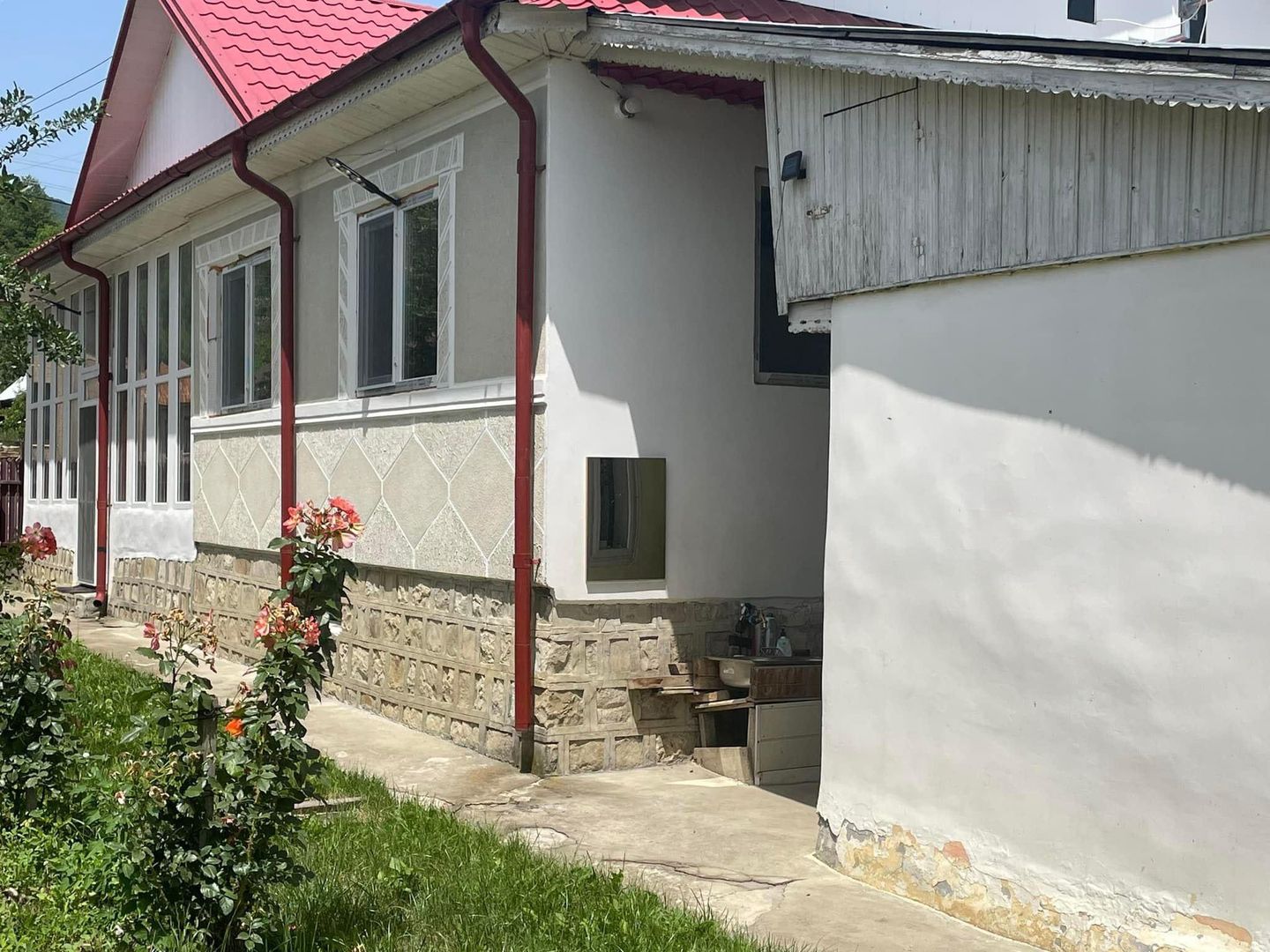Se vinde casa si teren,  intravilan Tulnici/VN - Poză 5