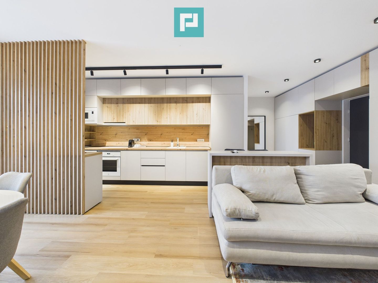 Apartament spațios, vedere și facilități premium - Poză 13