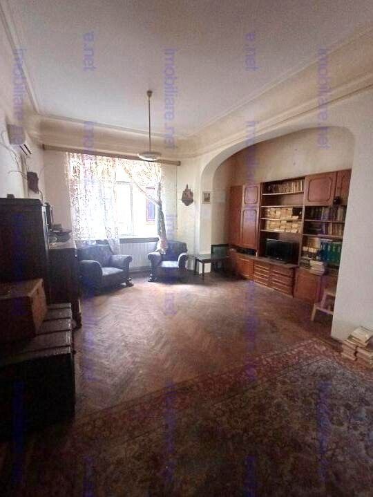 Armeneasca // Cladire cu regim mic // Camere inalte - Poză 1