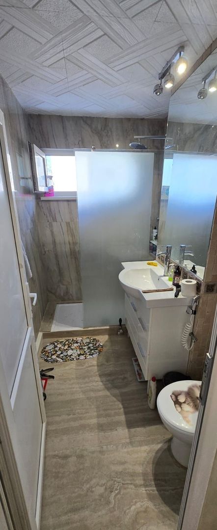 De vanzare apartament 2 camere, zona centrala, etaj 1 - Poză 5