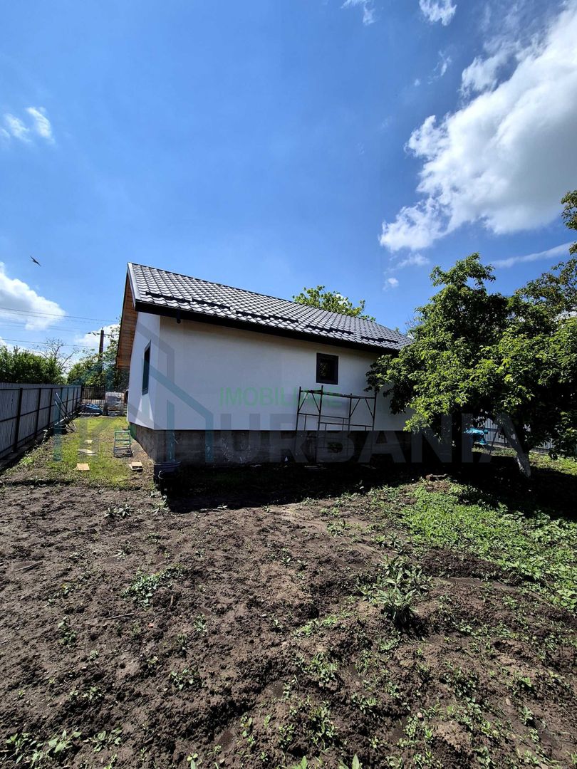 Casă de vânzare în Horlești, Rediu, pe strada principală - Poză 4