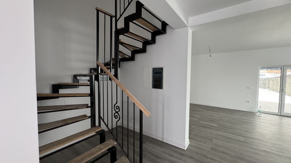 1/2 Duplex Utvin,4 Camere,2 Bai,Toate Utilitatile - Poză 6