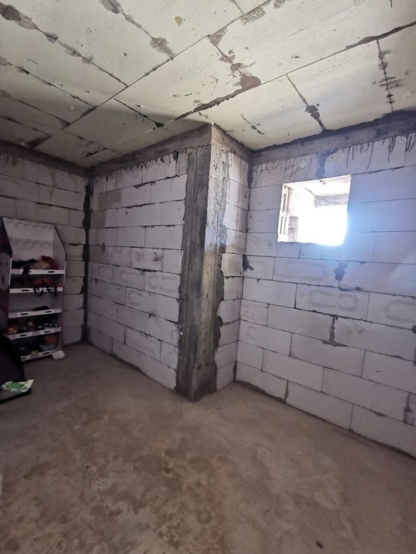 Casa la rosu în Plaiul Vulcănești - Poză 8