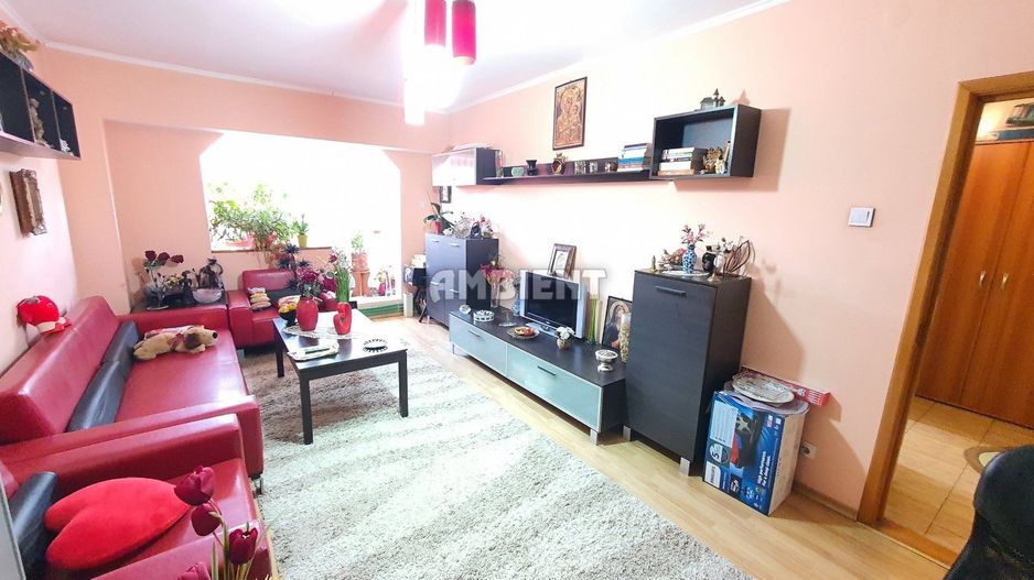 Apartament 3 camere, decomandate, zona TRAIAN; - Poză 1
