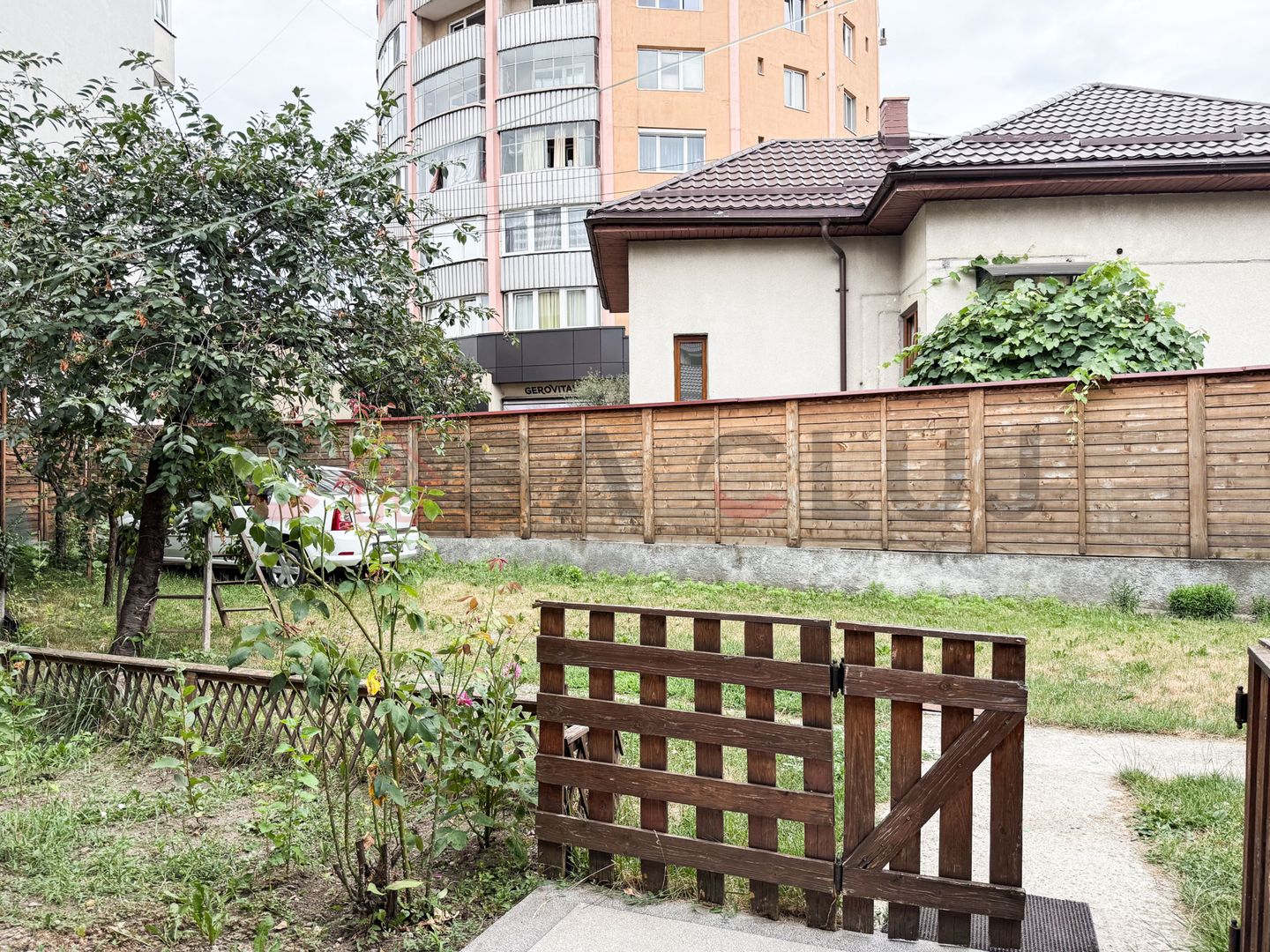 Apartament la casa cu curte si 2 locuri de parcare,Marasesti - Poză 2