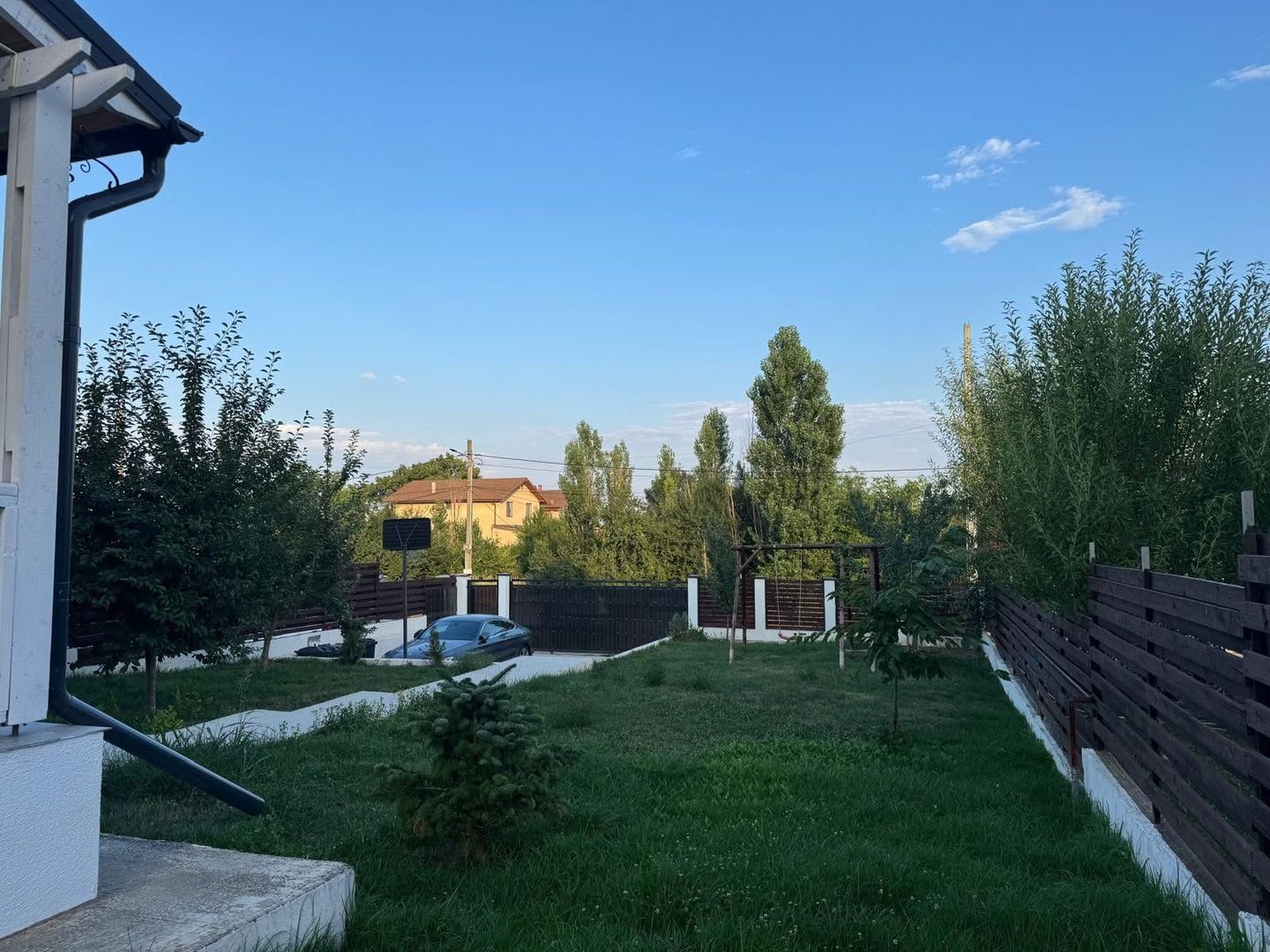 Vând casă lângă lacul Crevedia, complet mobilată și utilată, plus magazie - Poză 3