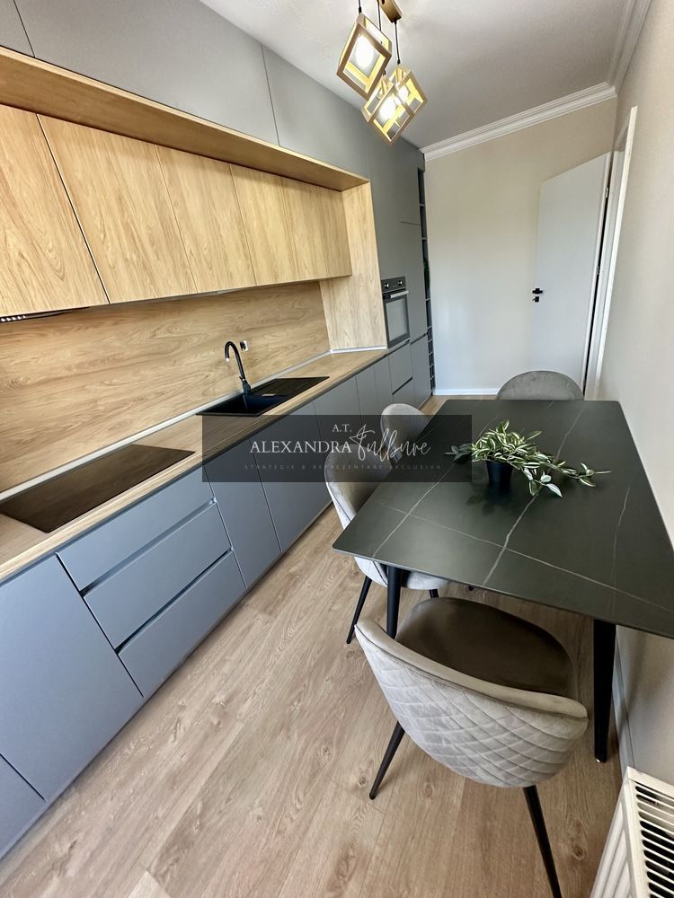 Apartament de vanzare 3 camere decomanda, balcon, parcare - Poză 2