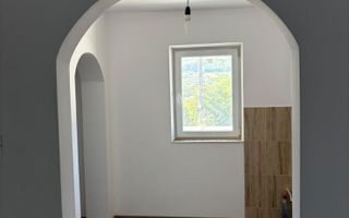 Apartament complet renovat, 3 camere, de vânzare în Carjoaia, comuna Cotnari, județul Iași - Poză 1