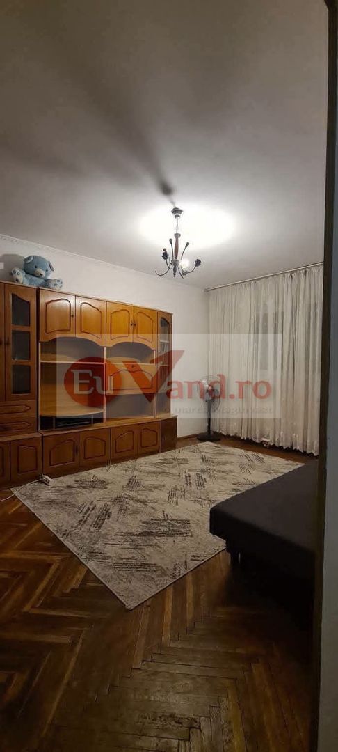 De vanzare apartament cu 2 camere, central, Bloc BR, et. 2, 76.000 euro - Poză 2