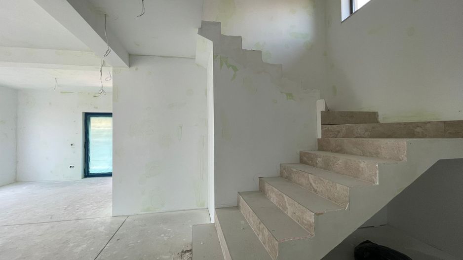 Casă individuală cu garaj-Moșnița Veche - Poză 5